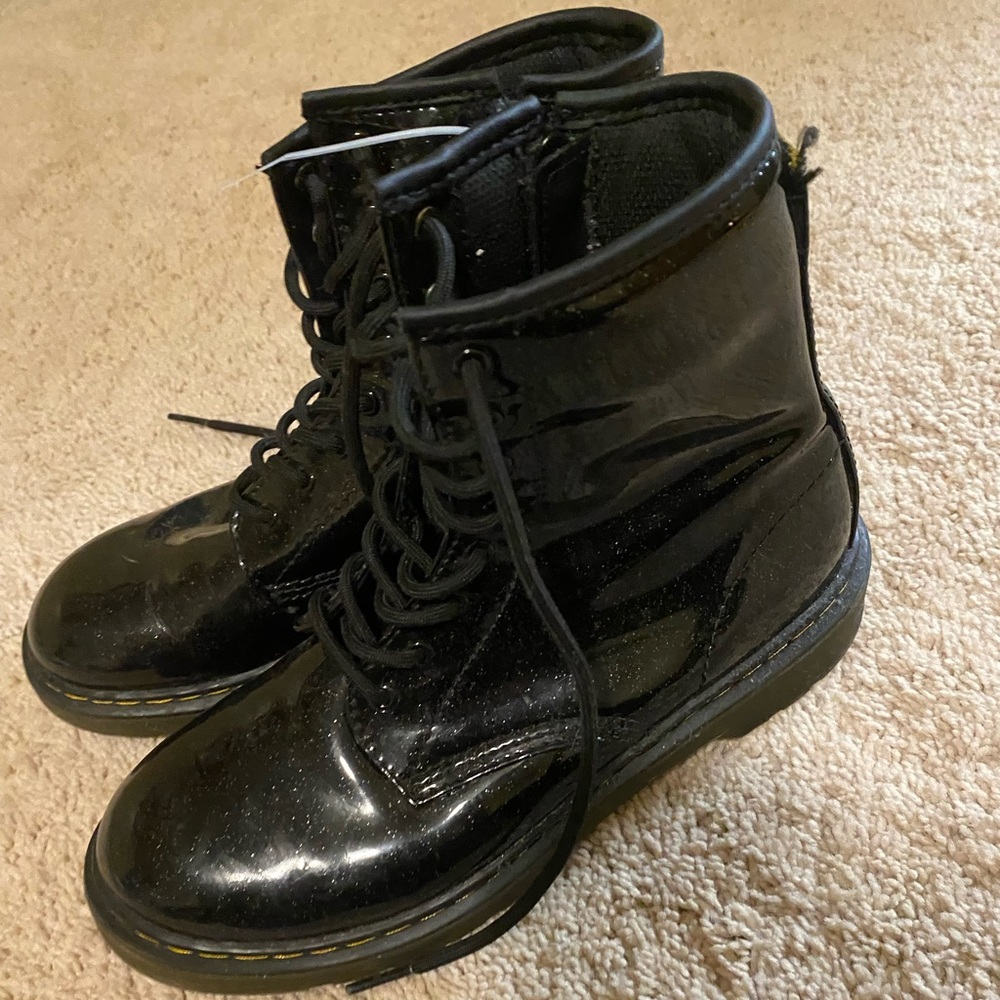 Dr. Martens airware black size 7 women’s men 5.